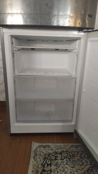 Холодильник LG в хорошем состояние