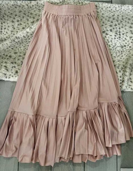 Fustă Reserved roz pudrat in clos elastica evazata