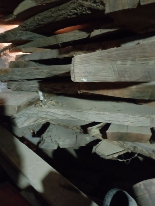 Taxta srochni sotiladi