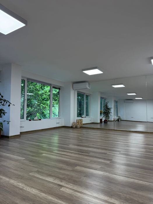 Дава се под наем Офис в Варна, Център - 90 кв.м за 15.3 € - Снимка #1