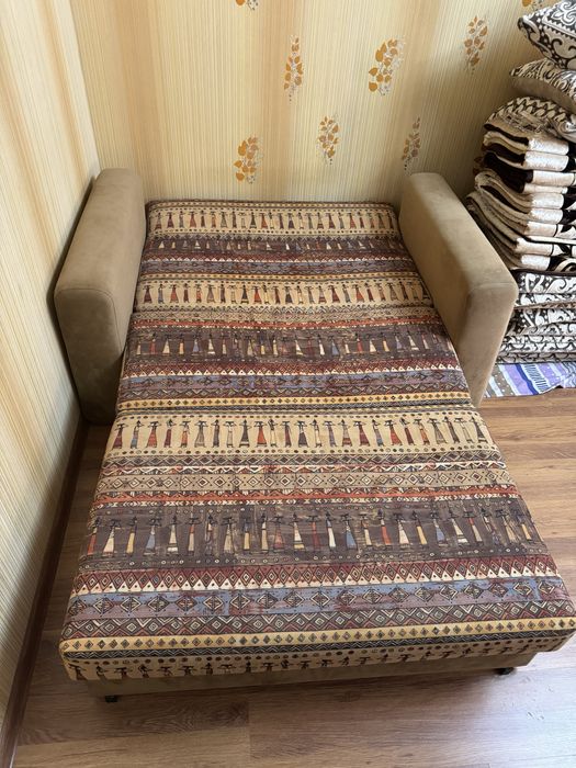 Диван расскрадной, очень удобный, срочно продам