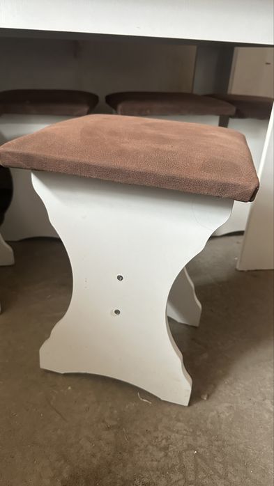 Продам кухонный стол стулья