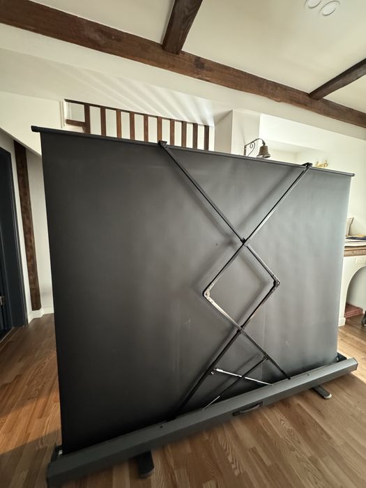 Экран для проектора выдвижной