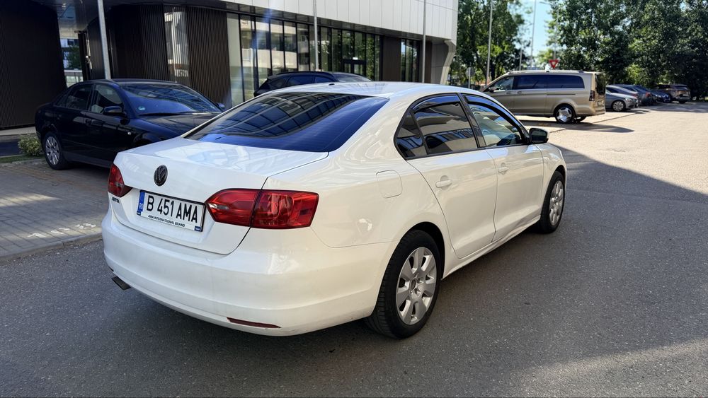 VOLKSWAGEN Jetta 2012 — imagine 3