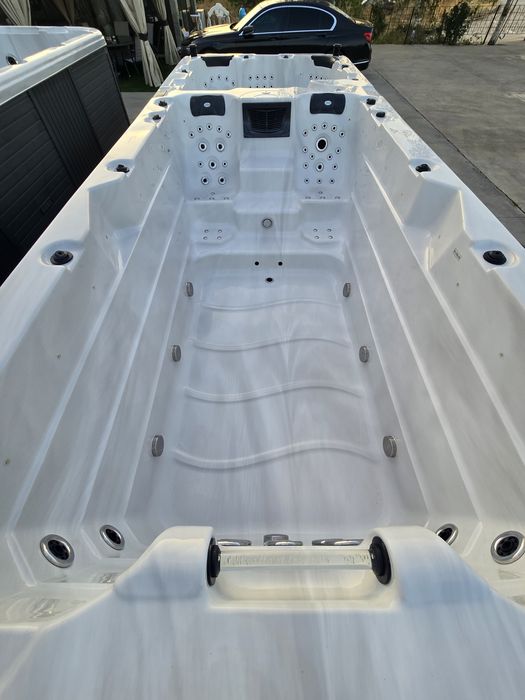 Плувни джакузита на ИЗПЛАЩАНЕ  с насрещтно течение в перфектно състоян