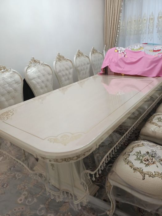 Продам стол и стулья.