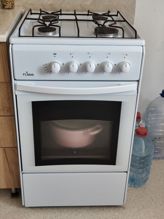 Продам газовую плиту flama