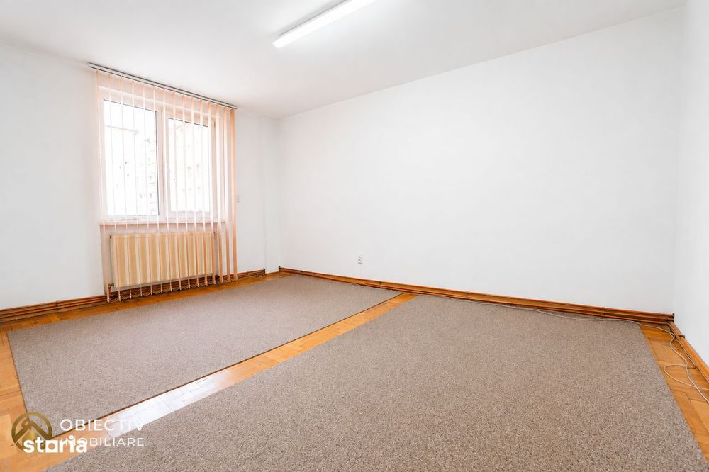 Apartament 4 camere , centru , etaj 1
