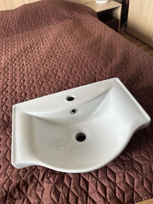 Долен шкаф за баня с умивалник