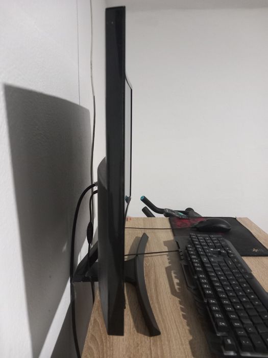 Monitor Samsung curbat 27” Full HD – S27E500C – stare foarte bună