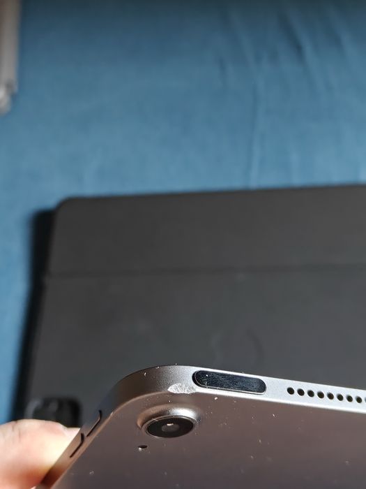 Ipad Air 5 2022 M1 64 GB + husa cu tastatura MDM