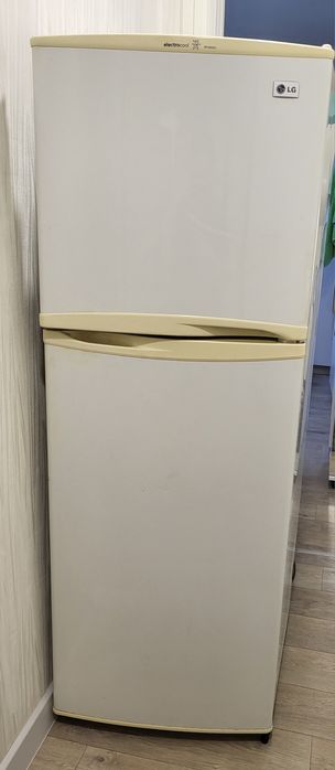 Холодильник двухкамерный