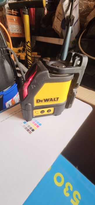 laser dewalt cu linii