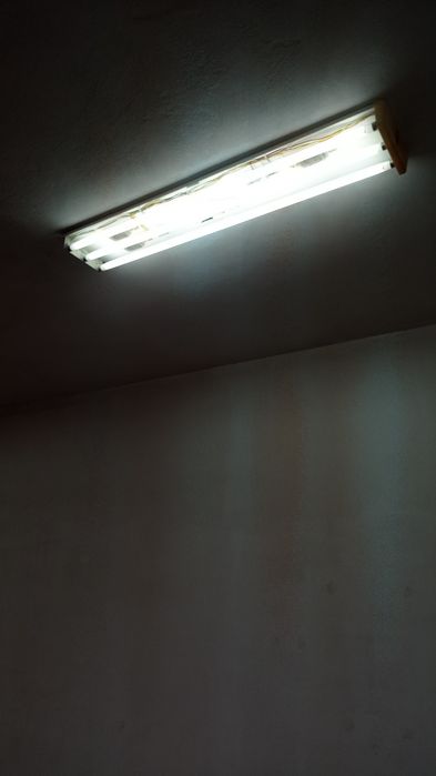 Продавам Алминицентни лампи