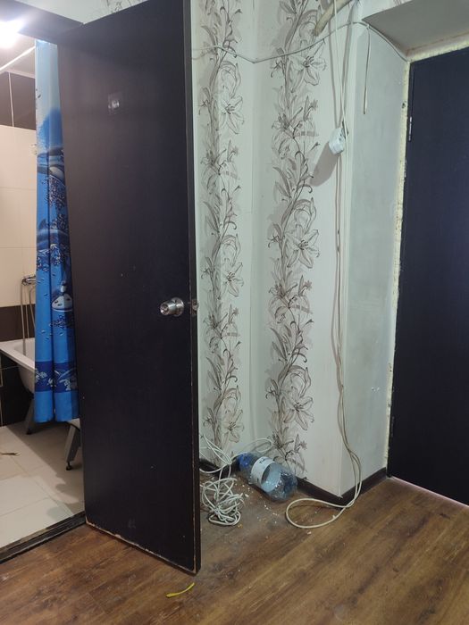 Есік тегін беріледі                .