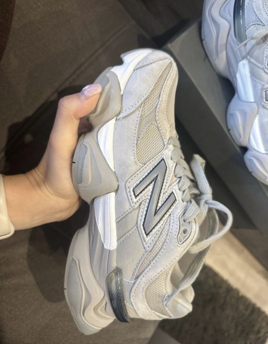 Vand adidasi new balance