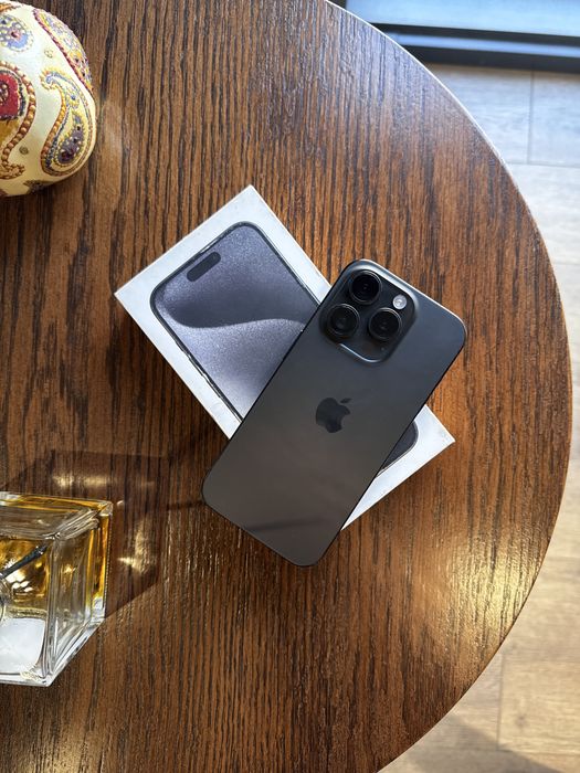 Iphone 15 pro (black titanium)