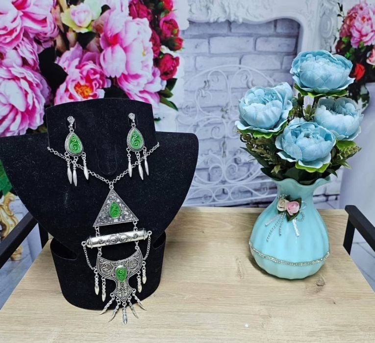 Национальные наборы украшения