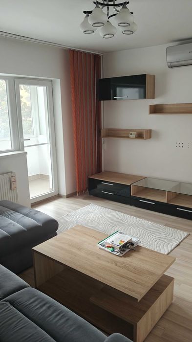 Proprietar, inchiriez apartament cu 3 camere Complex - Universitate - Parvan