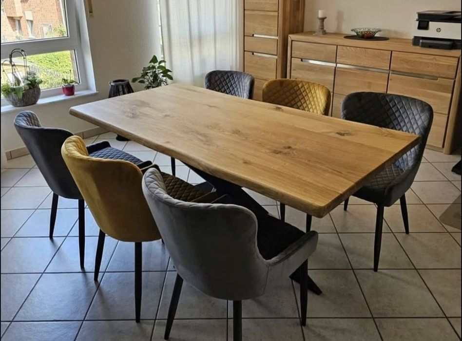 Маси от масив дъб и метални крака