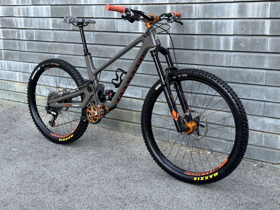 Карбонов планински велосипед FORBIDDEN DRUID CUSTOM BIKE(L размер)
