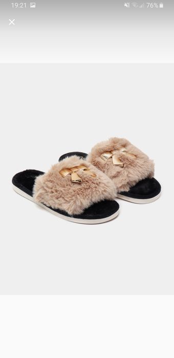 Домашние тапочки с мехом.