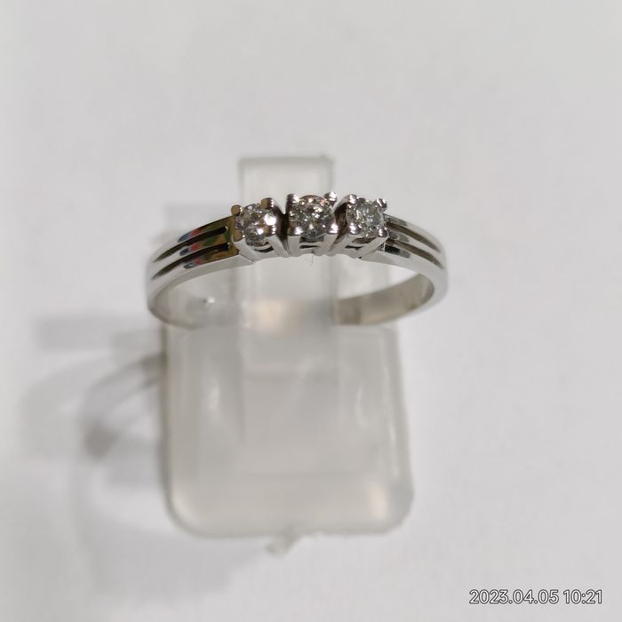 Vind inel din aur 18kt cu diamante 0,24ct