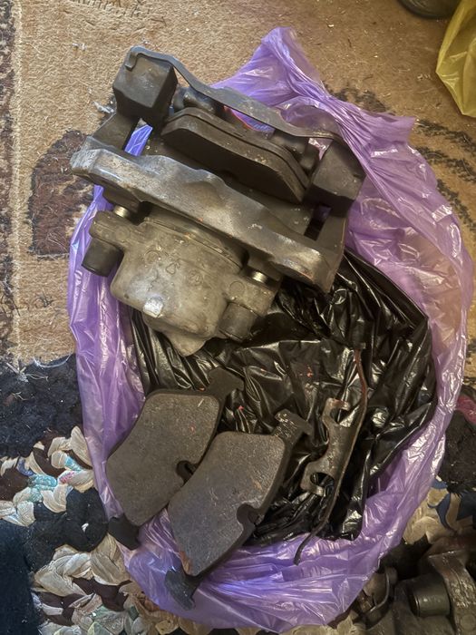 Суппорт бмв е 39. 2.5 передние