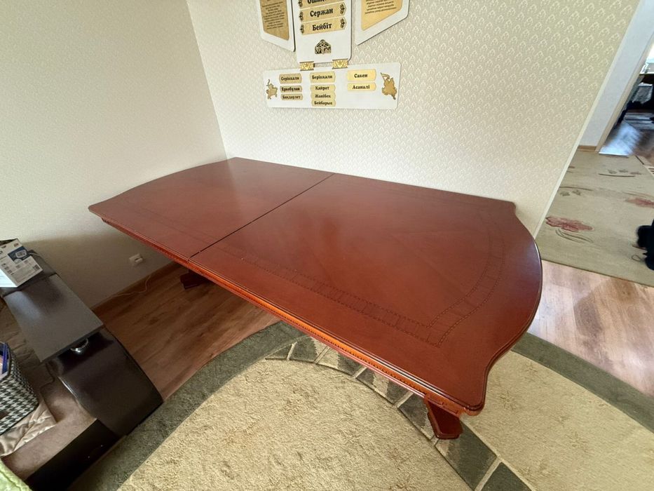 Продам большой стол.