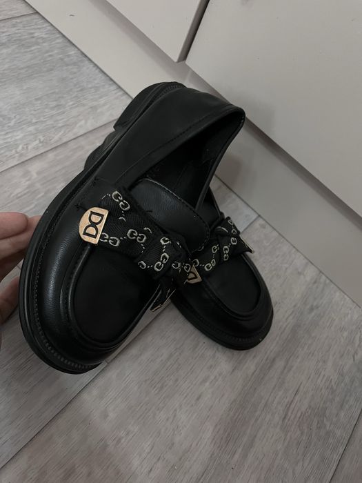 Аяқ киім почти новый