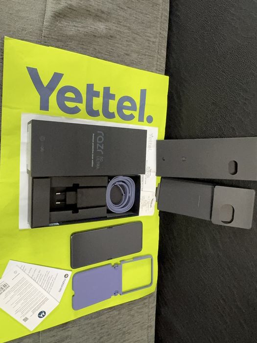 512GB Motorola Razr 50 Ultra Гаранция Yettel 2027 Blue