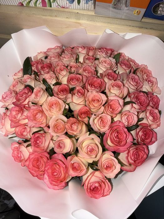 Продается цветы розы 65 шт