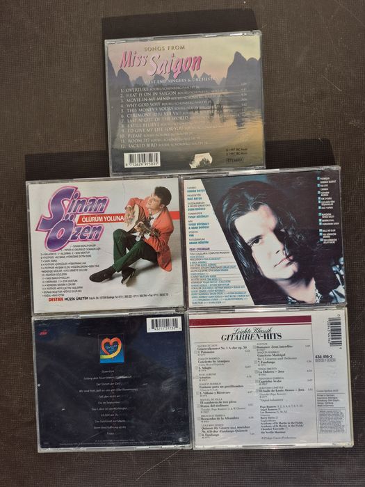 Vând 15 CD muzica ,Grecesca, Turceasca, Salsa,Latino mixta straina artisti internationalii

- Tot