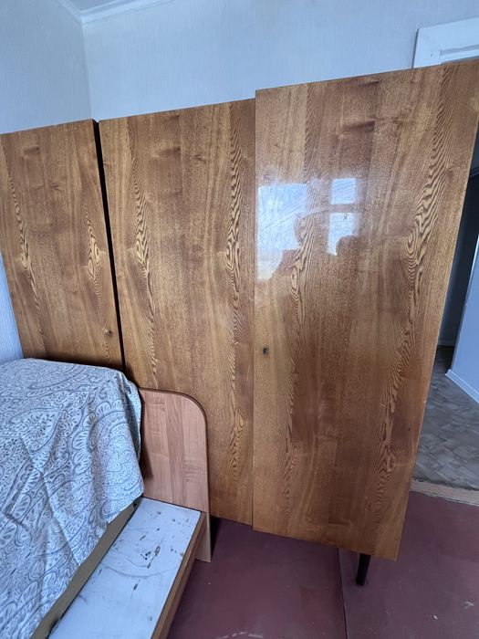 Продам шифоньер и сервант