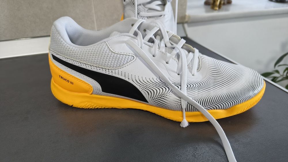 Ghete de fotbal Puma pentru sala marime 42.5