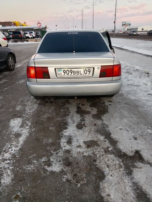 Машина ауди а6 с4