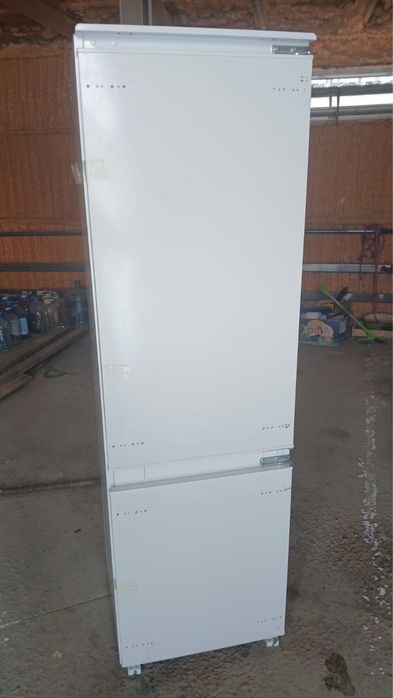 Встраиваемый холодильник