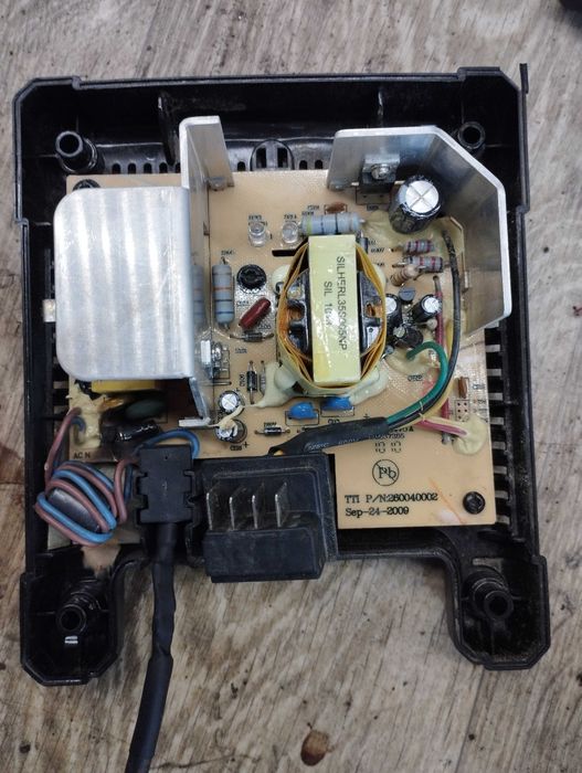 Зарядно за батерии милуоки с проблем