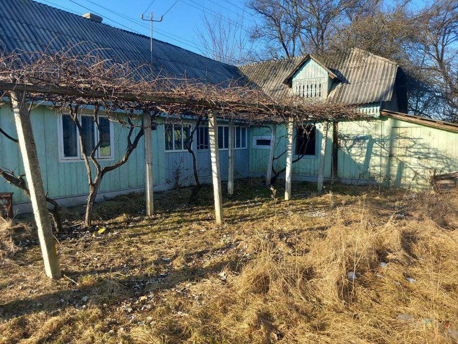 Vând teren 3.850 m2 cu casă batraneasca in com.Raucesti