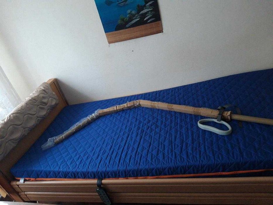 AVANTAJOS!!! la pachet se vinde: pat medical electric cu saltea medicala si saltea antiescare