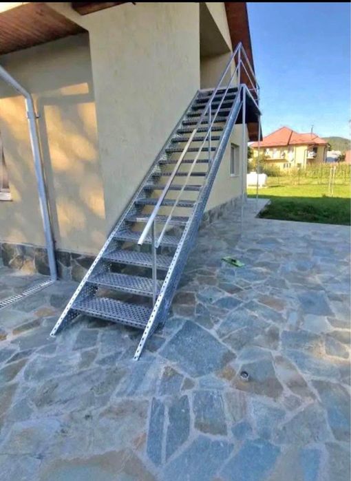 Scari zincate de exterior