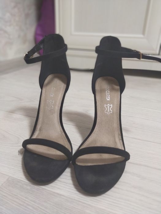 Босоножки и туфли лодочка