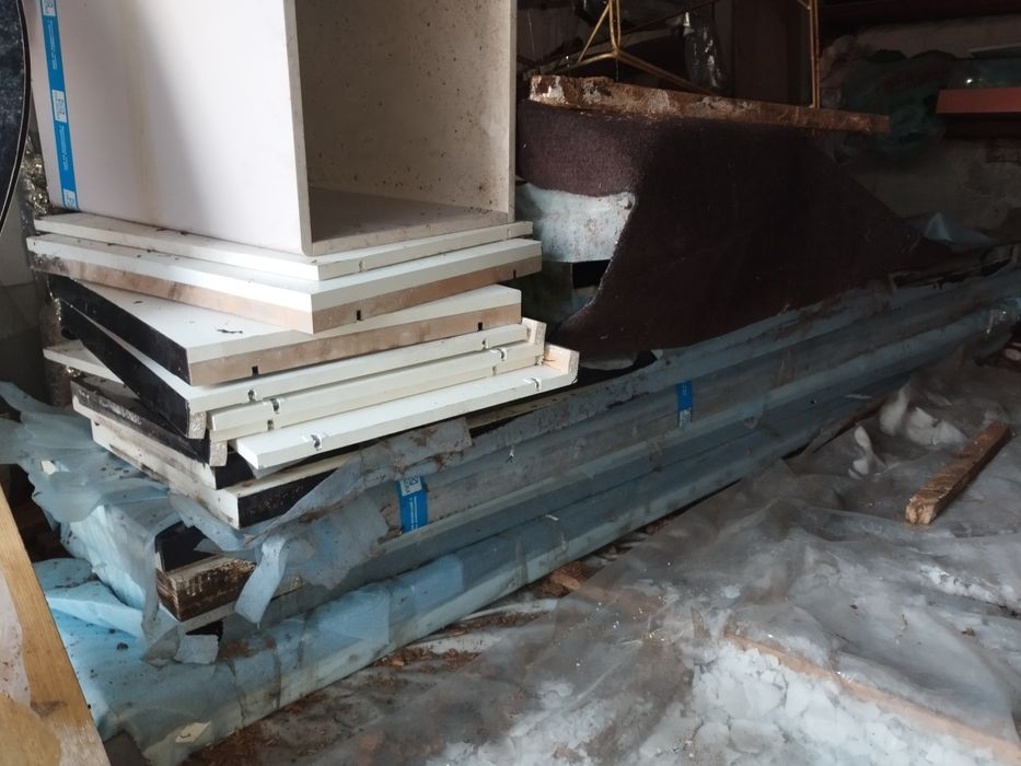 Отдам даром доски остатки мебели 
Текст: