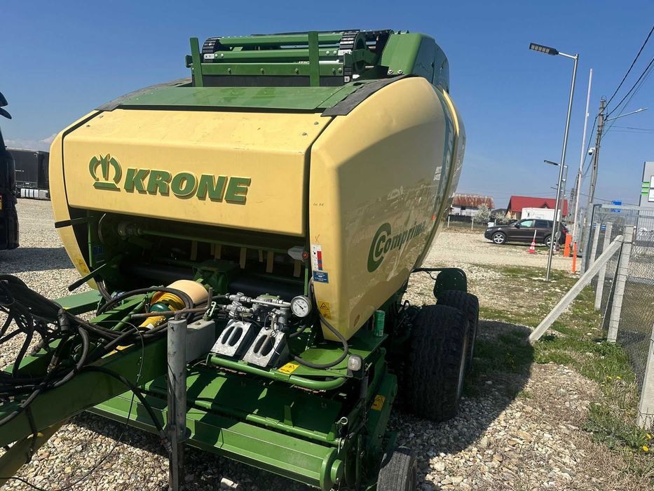 Presă de baloți rotunzi cu ax dublu Krone Comprima V180-XC (panou de control)