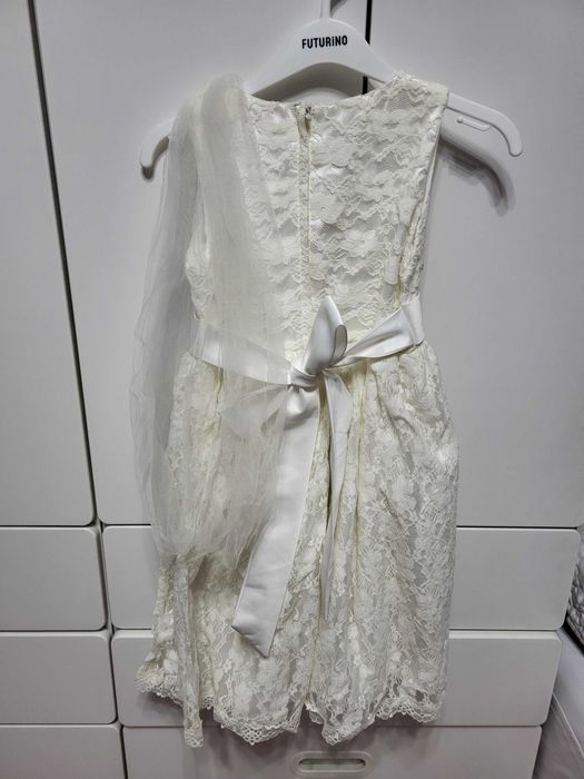 Продам детскле нарядное белое платье