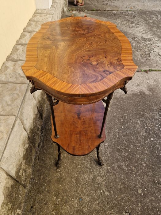 Уникална антикварна френска дървена маса с интарзия и бронз