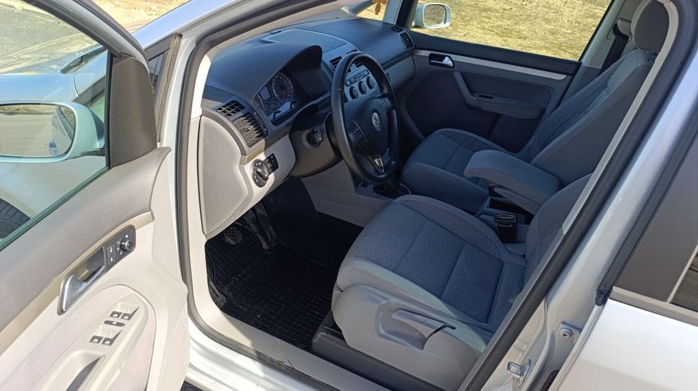 Volkswagen Touran 2.0 Eco full  Регистрация всичко платено.