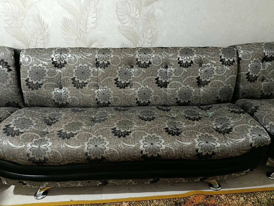 Продам диван и кресла