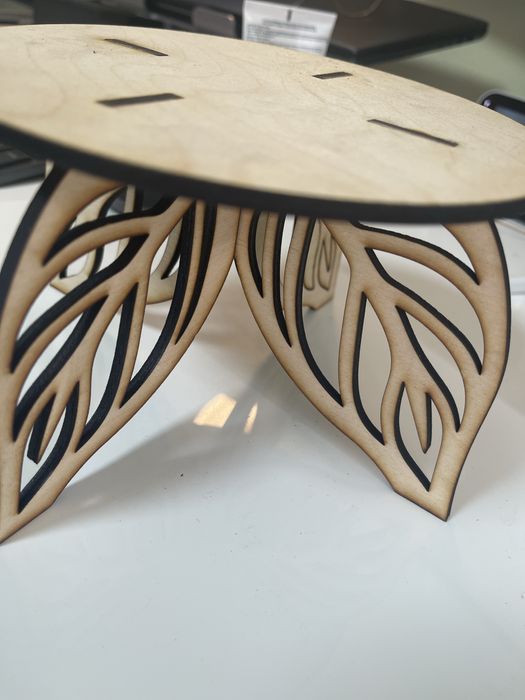 Изработка на дървена поставка за цвея (+гравиране по избор)