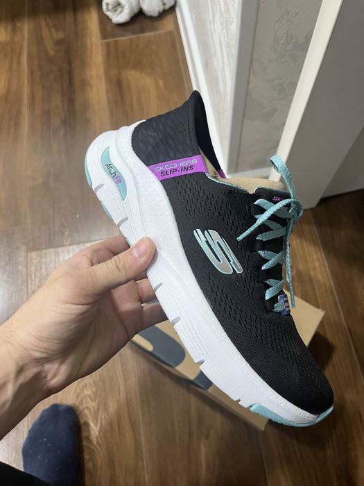 Женская обувь skechers кроссовки